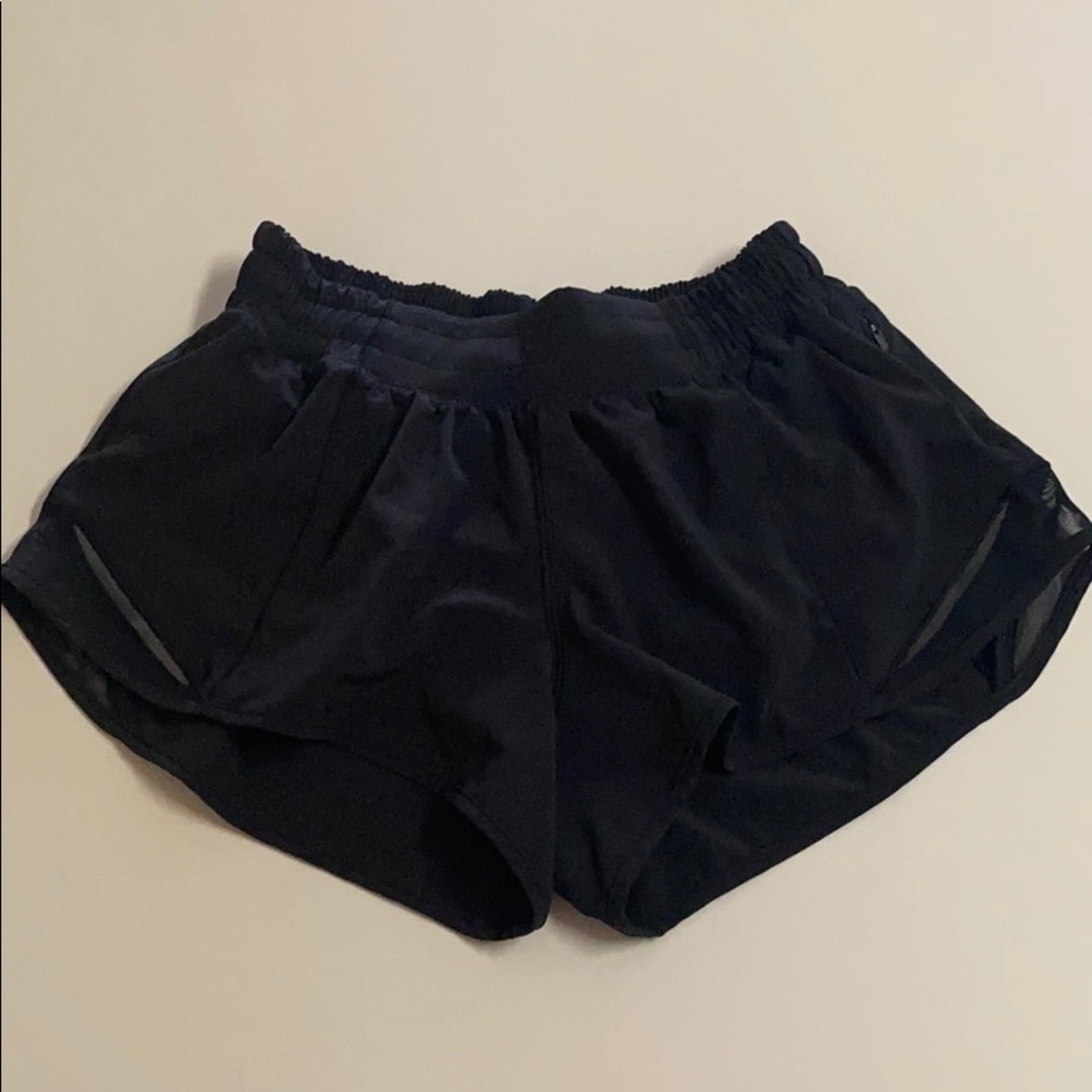 Lululemon Hotty Hot LR Short 2.5” Lined 4 NWT